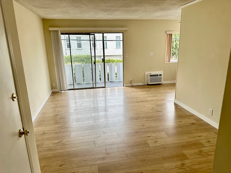 1481 Alvira St #4 — Photo 1