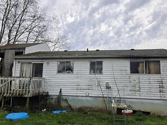 3rd image of 2563 Carleton Way NE