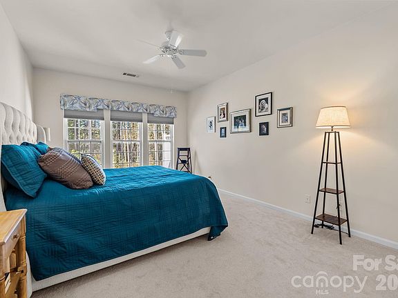 5th image of 1043 Sweetleaf Dr