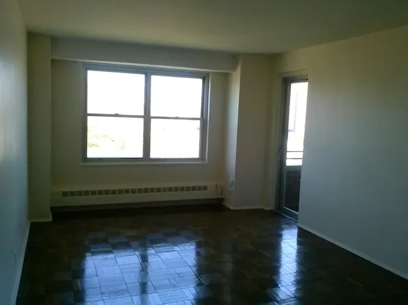 575 Grand image 1 of 1