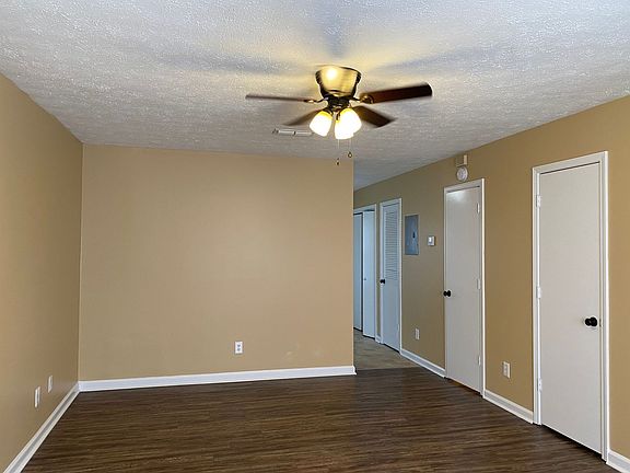 3rd image of 3865 Northeast Dr #A
