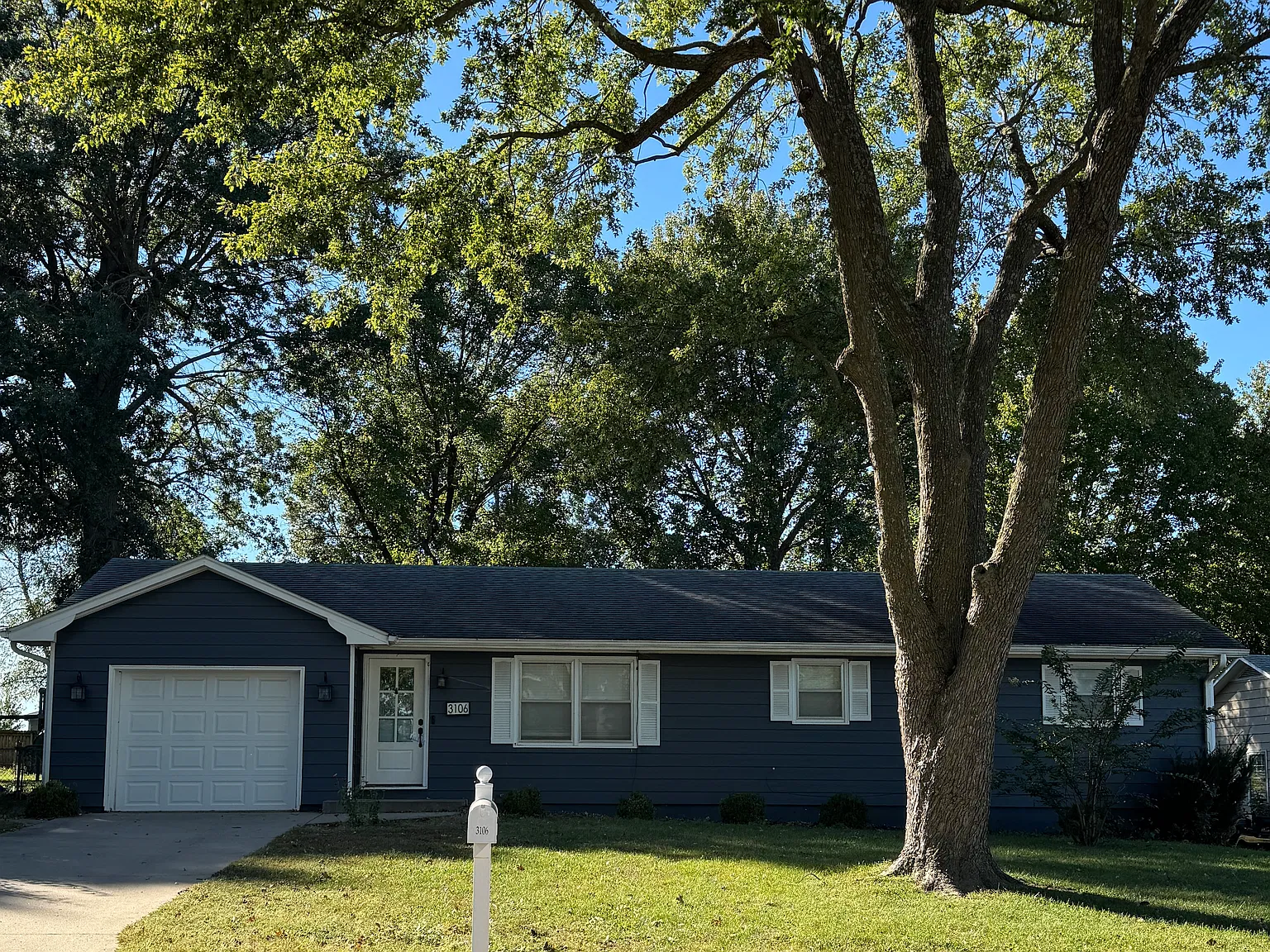 3 bed, 1104 sqft, $1,600 — Photo 1