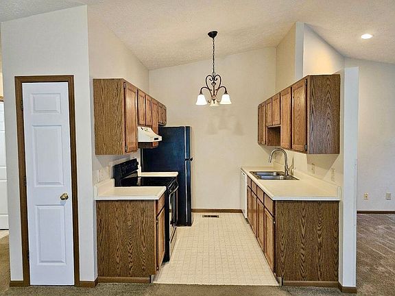 4th image of 3606 Harris Ave NW
