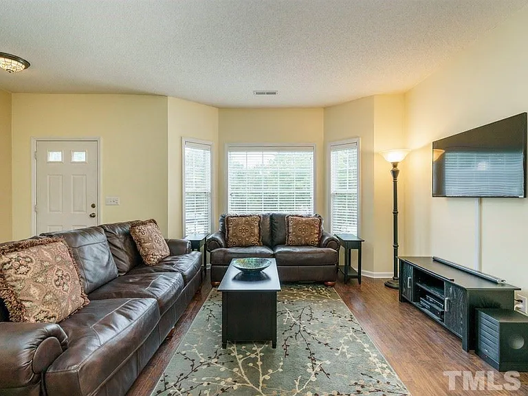 306 Silverberry Ct — Photo 6
