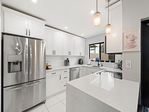 3rd image of 6512 Kendale Lakes Dr