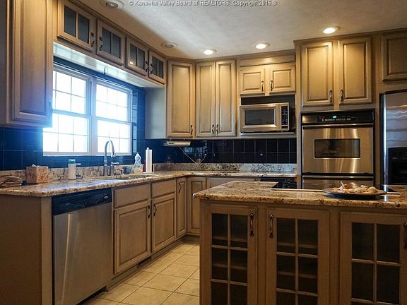 5th image of 707 Viewmont Dr