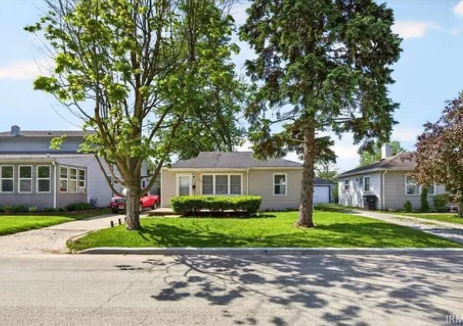 2 bedroom, 1 bedroom Southside Home — Photo 1