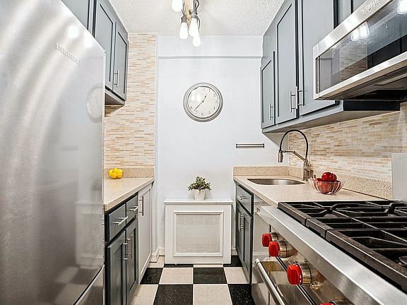 4th image of 132 E 35th St #2A