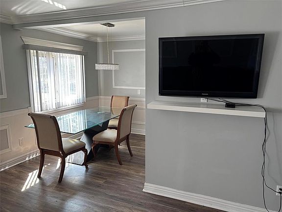 5th image of 300 Shorepointe Village St