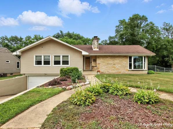 1405 Bayview Dr, Johnsburg, IL 60051