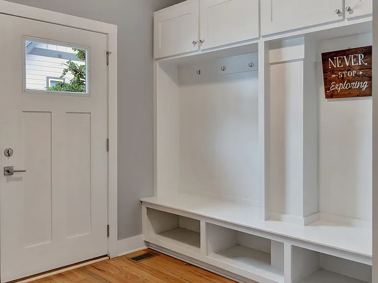 2038 Straightway Ave — Photo 6