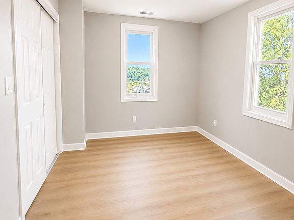 3rd image of 745 Russell Ave