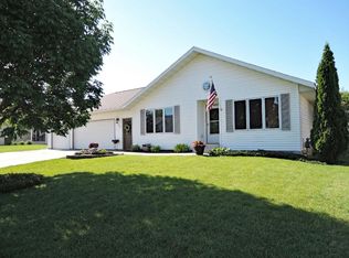 1209 Bellflower Ln NE, Owatonna, MN 55060