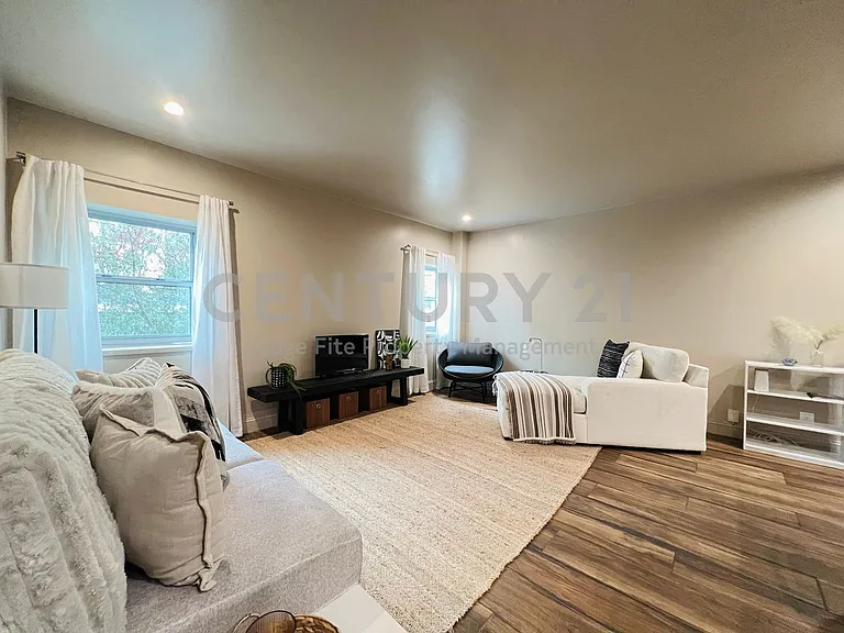 6211 W Northwest Hwy #G224 — Photo 3