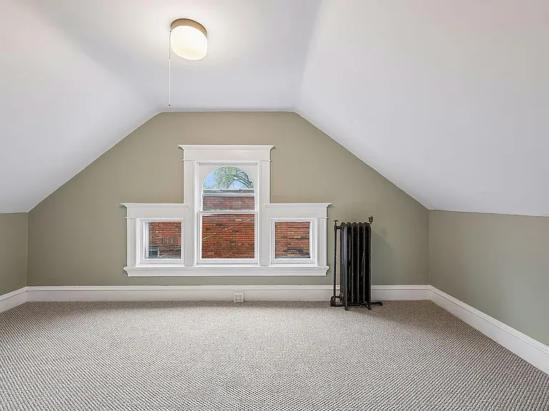 105 Milton St S #1B — Photo 12