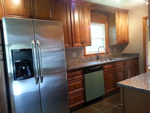2nd image of 402 Elden Ave