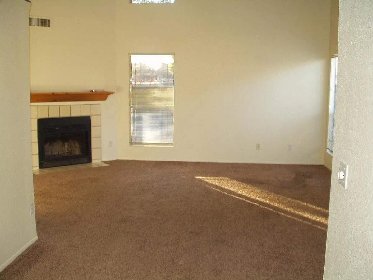 3 bed, 2.5 bath, 1620 sqft, $2,150 — Photo 3