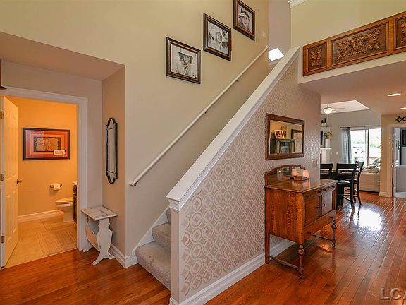3rd image of 1036 Meadowview Dr