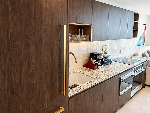 4th image of 159 NE 6th St #Penthouse 5014