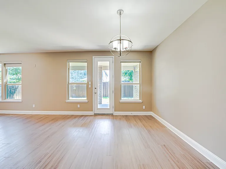 410 Club House Dr — Photo 10