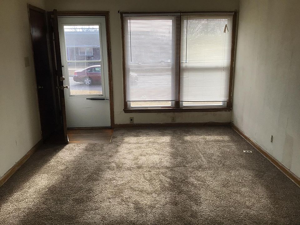 2nd image of 6920 E Lincoln St