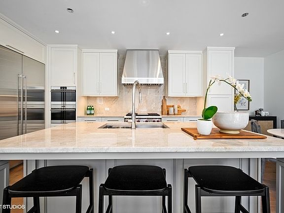 4th image of 435 N Michigan Ave #701