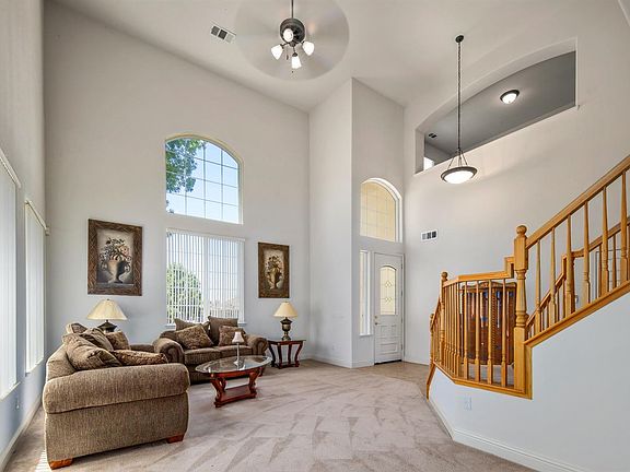 5th image of 205 Gold Nugget Dr