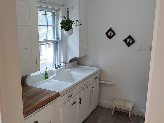 3rd image of 1034 Wadsworth St #2