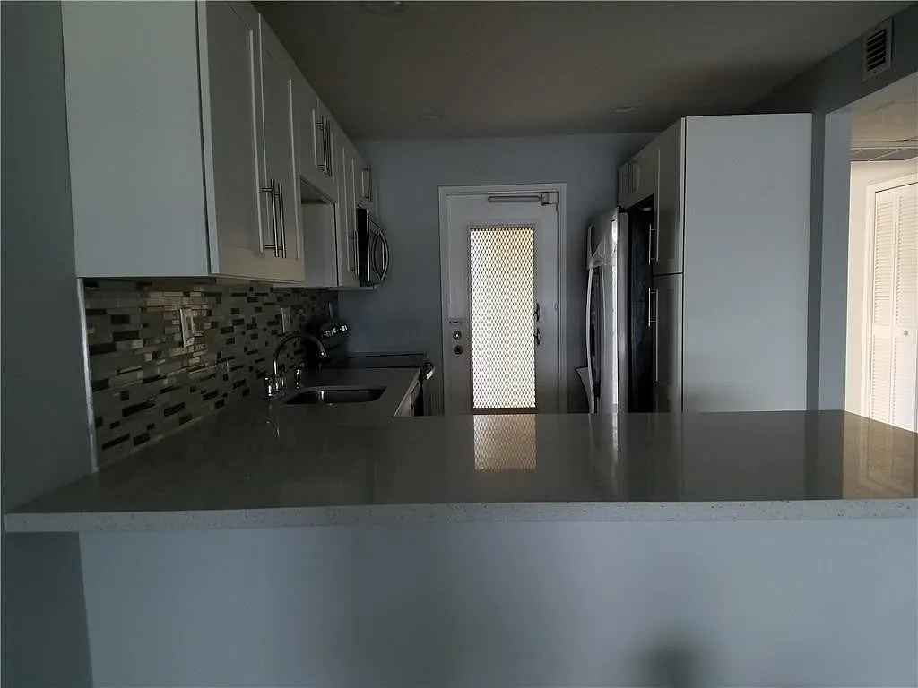 3 bed, 2.0 bath, $2,500 — Photo 3
