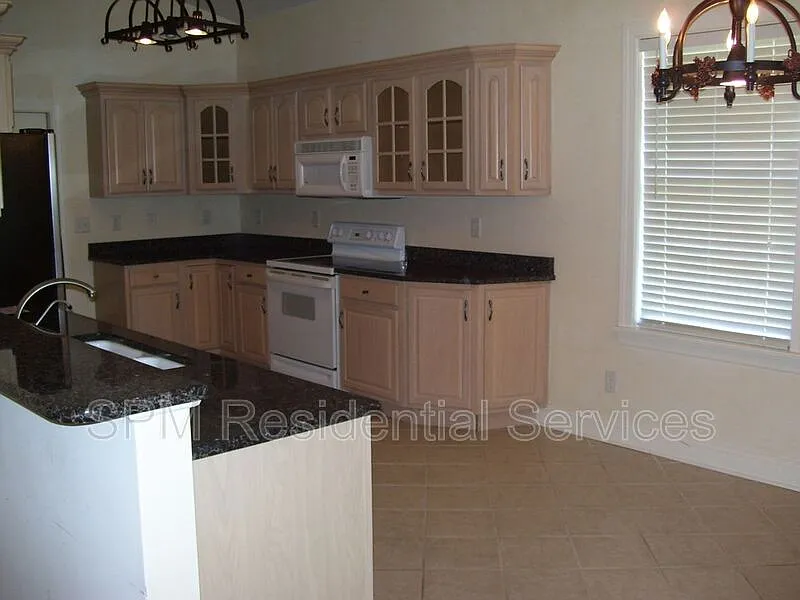 3 bed, 2.0 bath, 1520 sqft, $2,150 — Photo 4