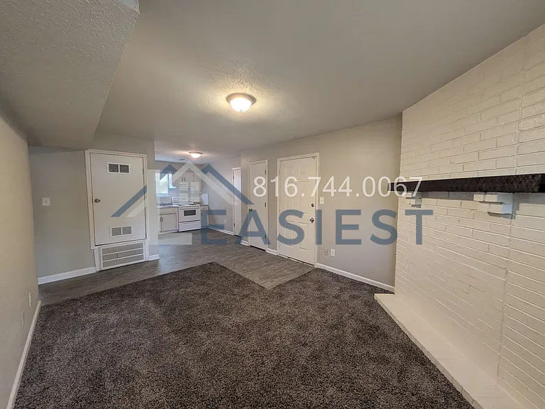 719 NE Barnes Dr #D — Photo 3