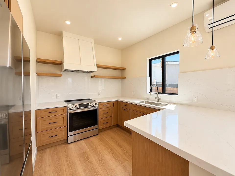 3410 Ottawa Ave #102