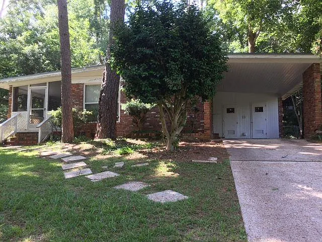 1708 Canterbury St — Photo 2