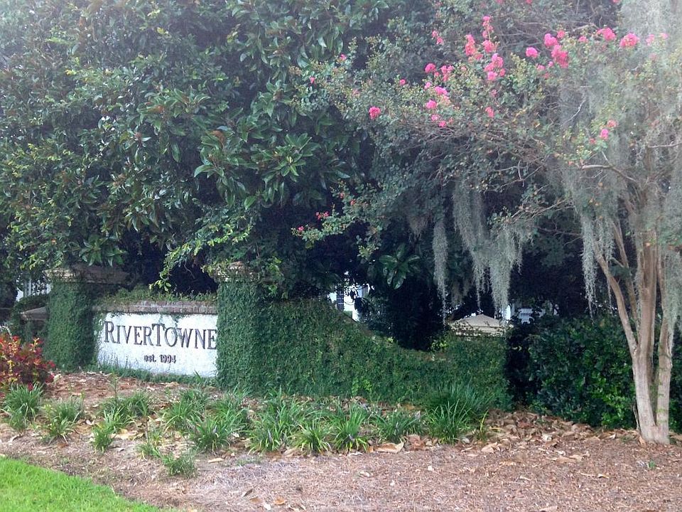 Main Entrance to Rivertowne Community
