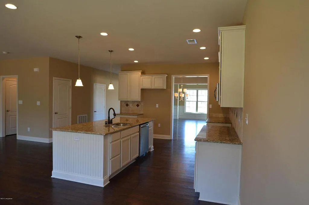 4 bed, 2.5 bath, $3,000 — Photo 4