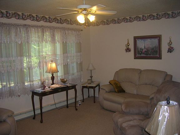 2nd image of 208 Birch Trl