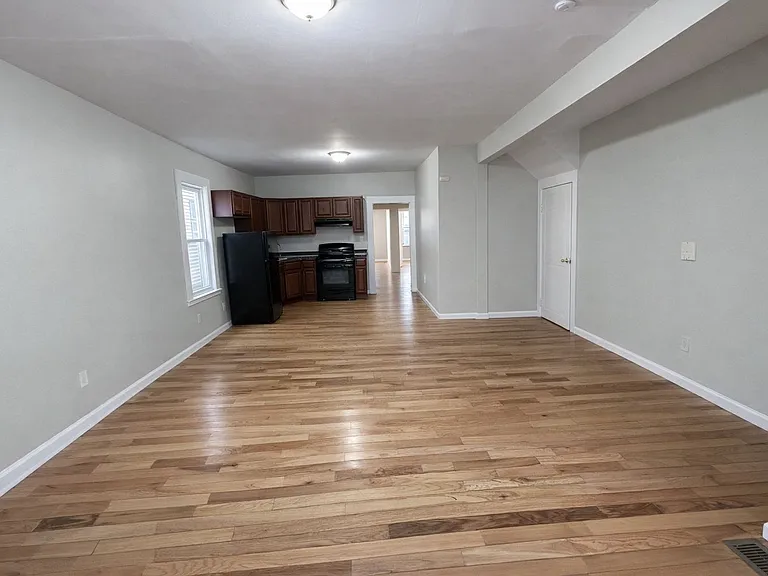 23-25 Cedar Ave — Photo 11