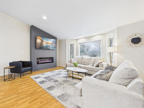 3rd image of 5216 S Briarwood Ave