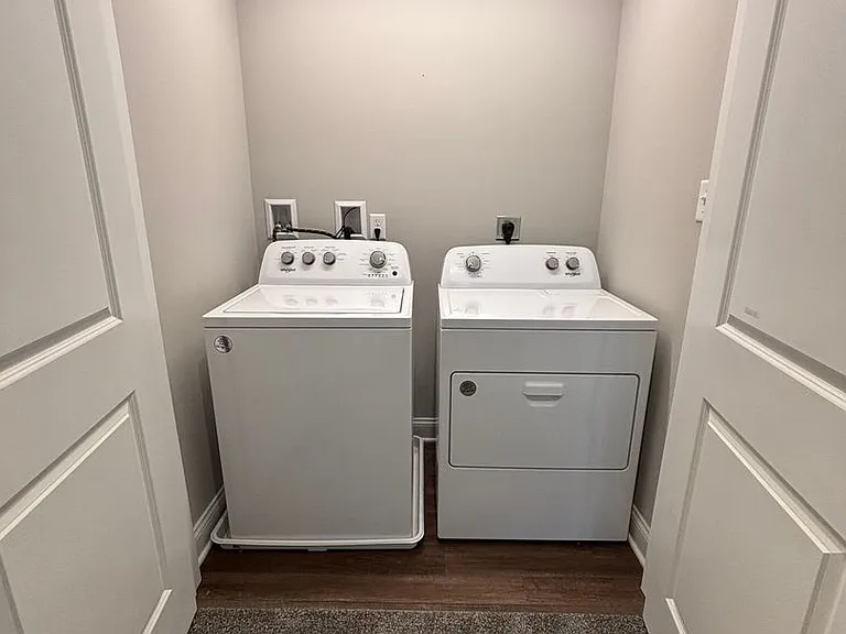 70 Hawthorne Dr — Photo 18