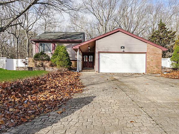 4th image of 58 Buckingham Dr