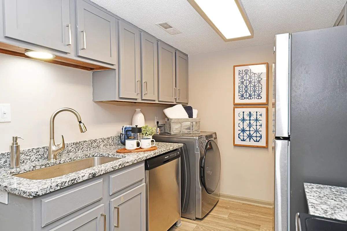 Granite Counters + Modern Cabinetry - Preston Apartment Homes