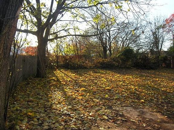 4th image of 12 Hawthorne Dr