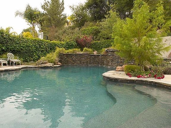 3rd image of 5430 Collingwood Cir