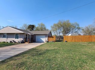 711 E 8th St, Wellington, KS 67152