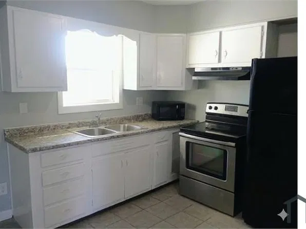 1219 E Cherry St, Blytheville, AR 72315