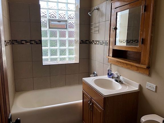 3rd image of 1540 N Lorel Ave #2E