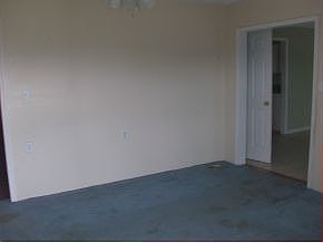 3rd image of 4876 Memorial Blvd