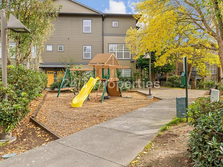1050 SW 170th Ave #201 — Photo 24