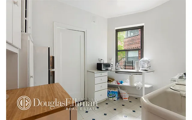 Sold by Douglas Elliman | media 15