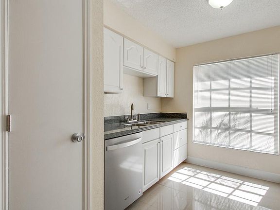 5th image of 1716 Tarah Trace Dr
